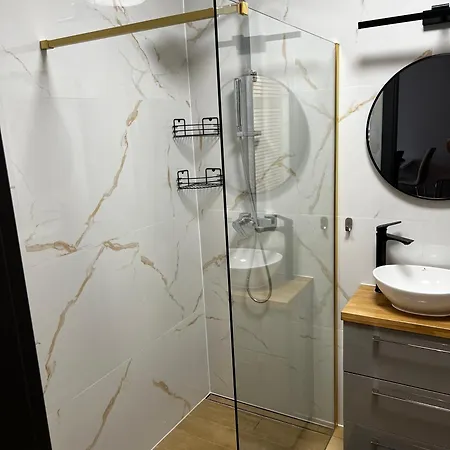 Czysta - Old Town, Superb Location, Railway Access