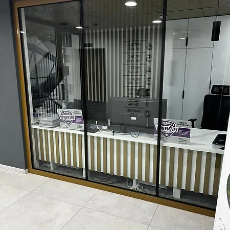 Czysta - Old Town, Superb Location, Railway Access Appartement *